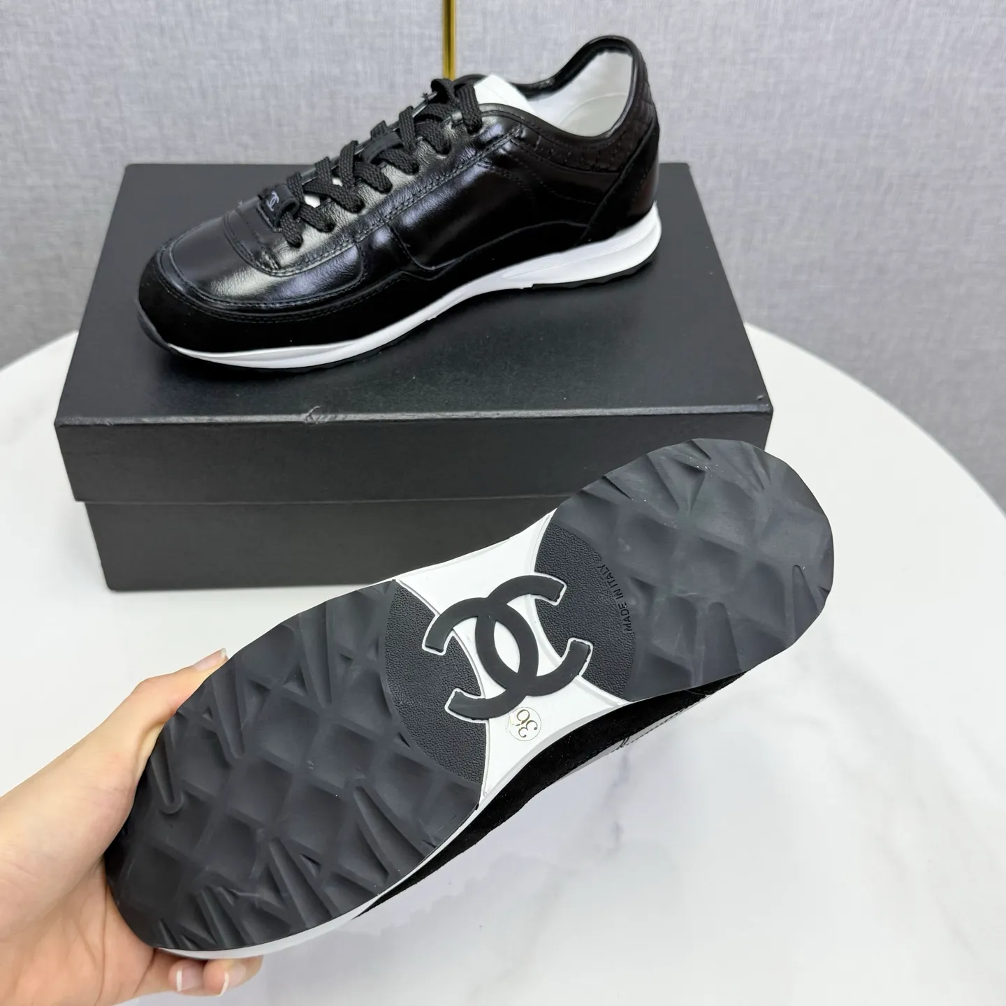 👟👟Ex-factory price 560👟👟Chanel Panda Shoes! 2025 counter's top casual sports shoes. This classic design; the upper is electro-embroidered with a variety of techniques; the outsole is fashionable and sporty; the unusual inclusion of a variety of color matching elements... The diversified mix and match is very good-looking and versatile, and can be used for leisure, fashion, sports, and outdoor... ꫛꫀꪝ Go➫ Materials: ❶Upper made of: original imported first-layer silk cowhide + original waterproof cloth + original first-layer cowhide ❷Inner lining: Original Yangli+wang ❸ Outsole based on: Original TPU combination outsole Counter boutique packaging complete set for women 35–41